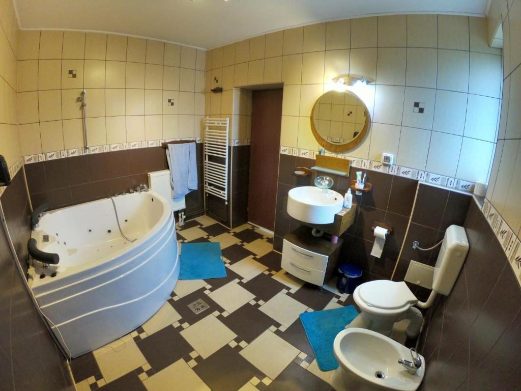 Baie cu cadă cu hidromasaj